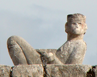 chacmool temple of warriors chichen itza